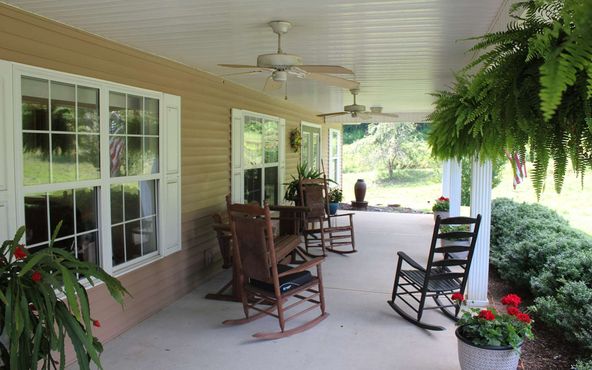 56 W Vineyard Ln, Hayesville, NC 28904